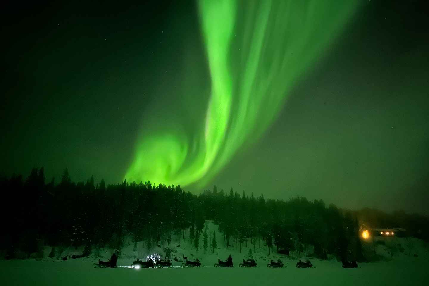 Кируна: Снегоходы и Охота за Северным Сиянием