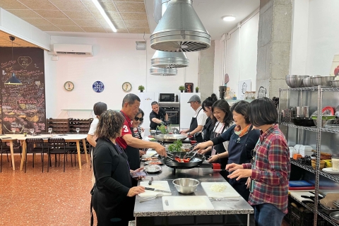 Valence : Atelier Paella, Tapas et visite du marché de RuzafaAtelier Paella aux fruits de mer