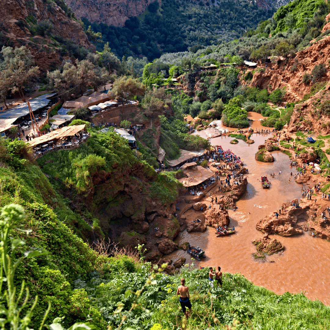 Depuis Marrakech : randonnée guidée aux cascades d'Ouzoud et sortie en bateau