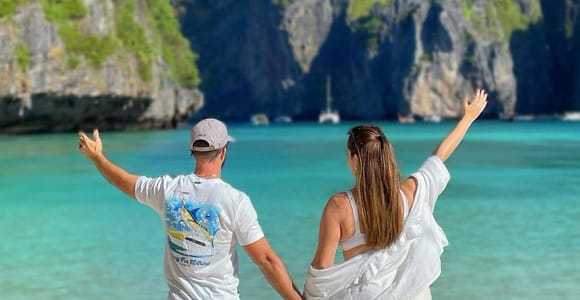 Krabi: Poda Sunrise Picnic Phi Phi & 4 Island Speedboat Tour