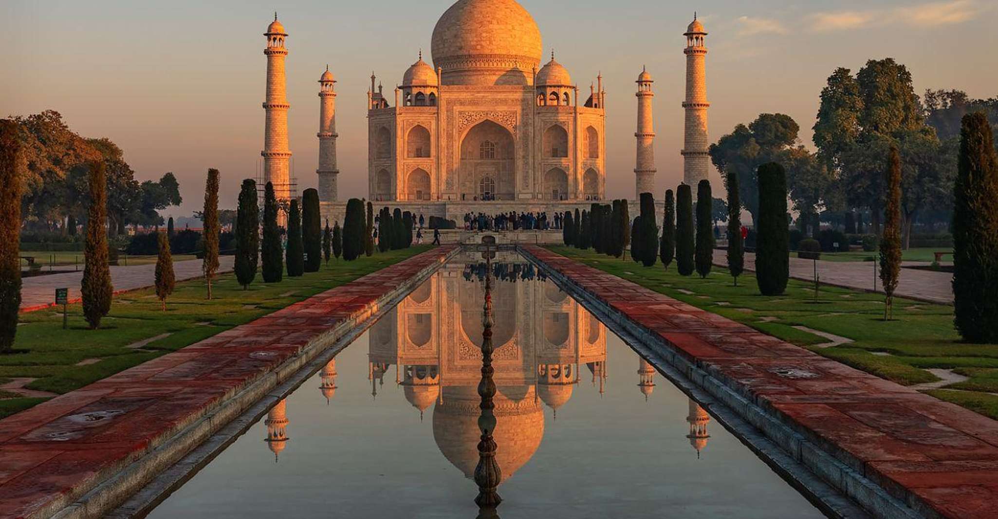 Da Delhi, Sunrise Taj Mahal Tour con la conservazione di Elephant - Hizvo