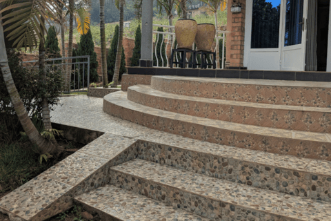 Kigali: Volcanoes National Park Gorilla Trekking Tour