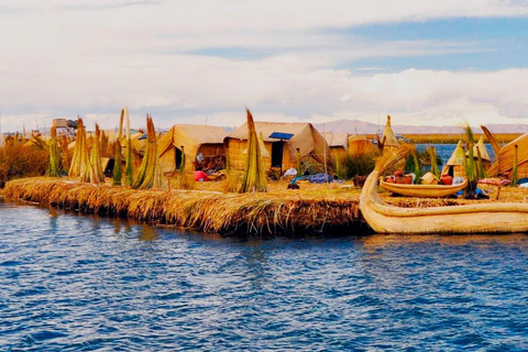 Private excursion to the Uros Islands by traditional boat