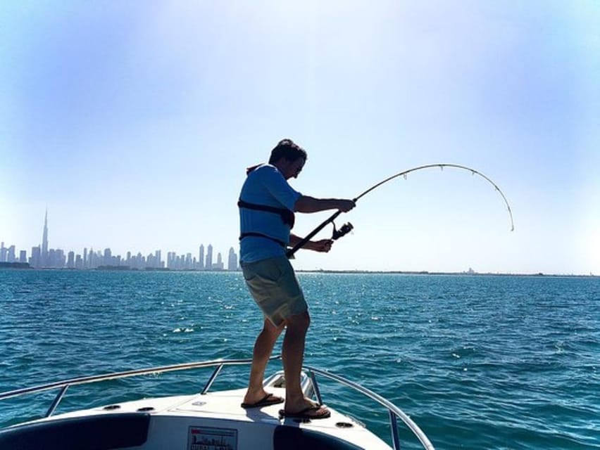 Moulinet De Pêche En Haute Mer Sur Un Bateau Au Lever Du Soleil