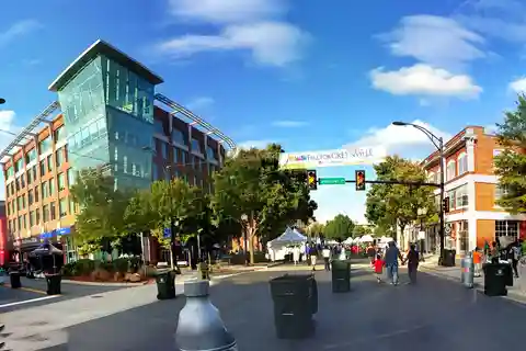 Greenville: Downtown Greenville Driving Tour