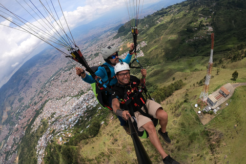 Medellin in parapendio + Video e foto