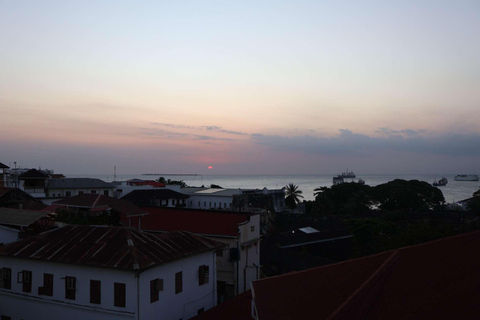 Kamienne miasto: wieczorna wycieczka kulinarna i wizyta na lokalnym targu DarajaniWycieczka prywatna z odbiorem z hotelu i transportem powrotnym