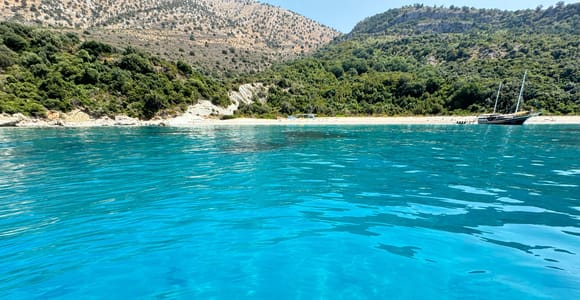 Saranda: Free Drink & Umbrella + Swim Stops