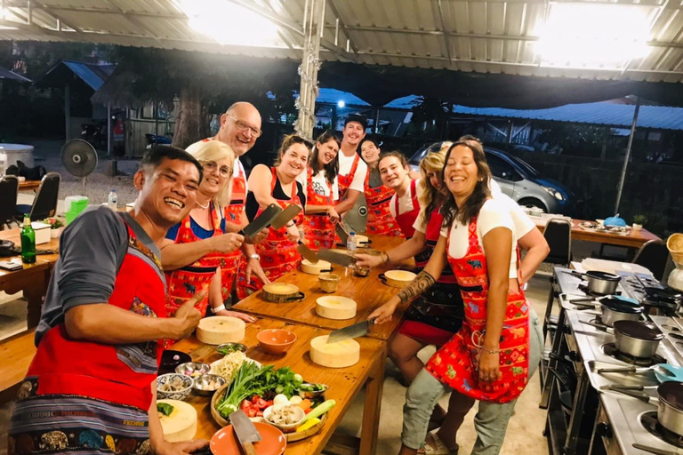 Chiang Mai : Cours de cuisine, visite du marché et du jardin d'herbes thaïlandaises