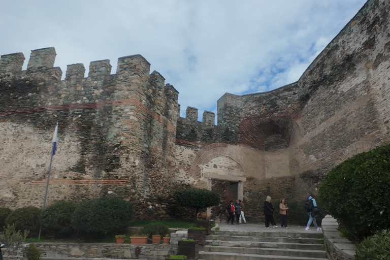 Thessaloniki: Upper Town Bus & Walking Tour with Drinks