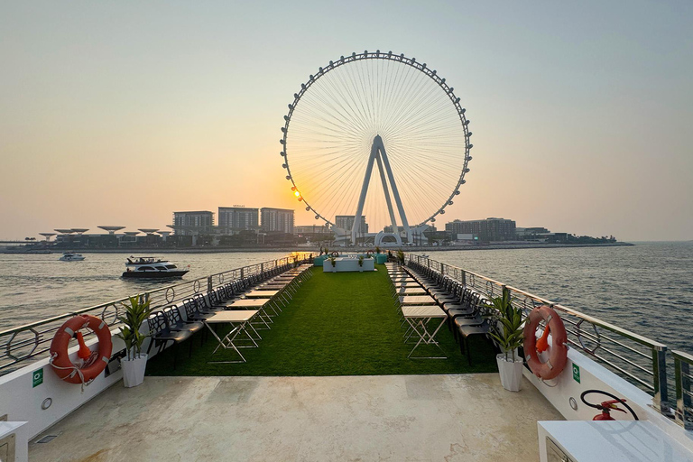 Dubai: Cruzeiro Rose Royale NYE com jantar e fogo de artifícioAssentos no convés principal