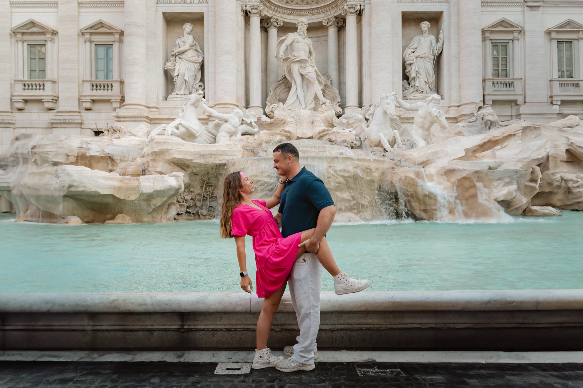 Rom: Privates Fotoshooting an der Trevi-Brunnen zur goldenen Stunde