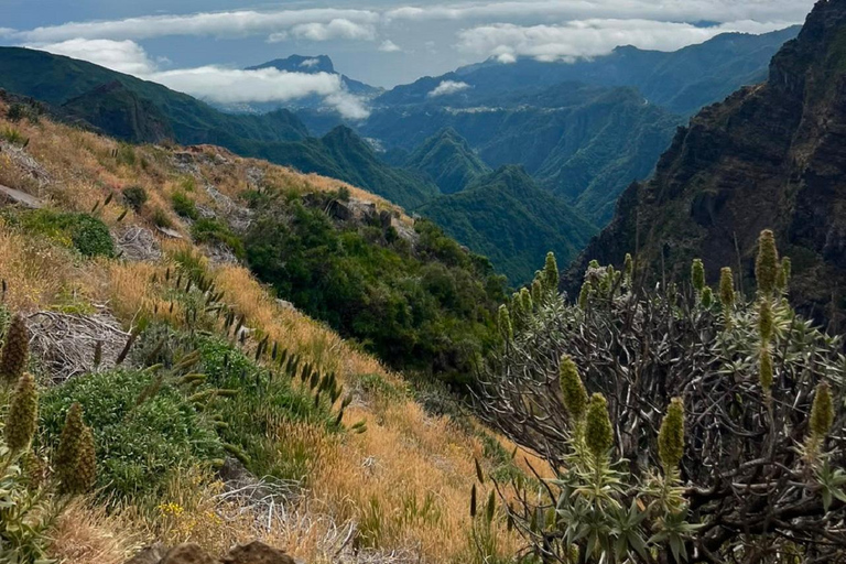 PR1 Guided Hike from Pico do Arieiro to Pico Ruivo