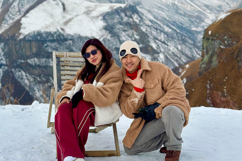 Tbilisi: Private Gudauri tour with photographer guide