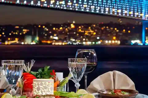 Istanbul: Unforgettable Night on the Bosphorus Dinner Cruise