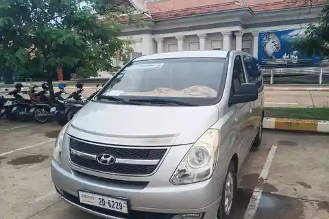 Siem Reap: Private Transfer to Phnom Penh