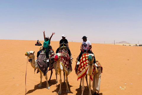 Aventure dans les sables rouges (balade en quad, balade à dos de chameau, maison du patrimoine)