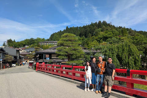 Tour di un giorno a Takayama, Shirakawa-go e KanazawaTakayama, Shirakawa-go &amp; Kanazawa Full-Day Tour