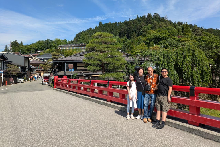 Tour di un giorno a Takayama, Shirakawa-go e KanazawaTakayama, Shirakawa-go &amp; Kanazawa Full-Day Tour