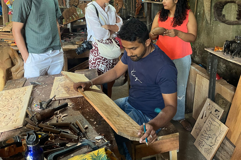 Kandy: Private Ambuluwawa Tower and 3-Temple Loop Tour