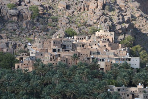 Oman: 5-Day Adventure Tour with Forts, Souqs & Mountains