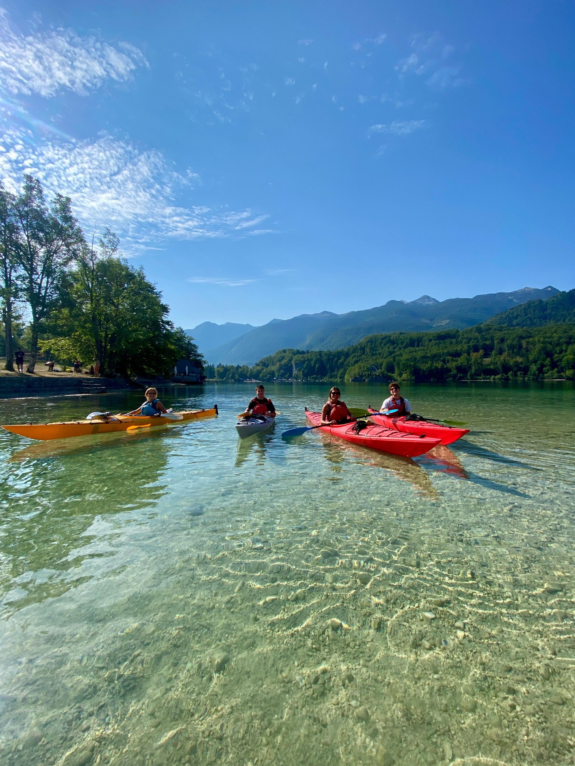 Bohinj-See: Geführte Halbtagestour mit dem Kajak, Picknick und Schwimmen