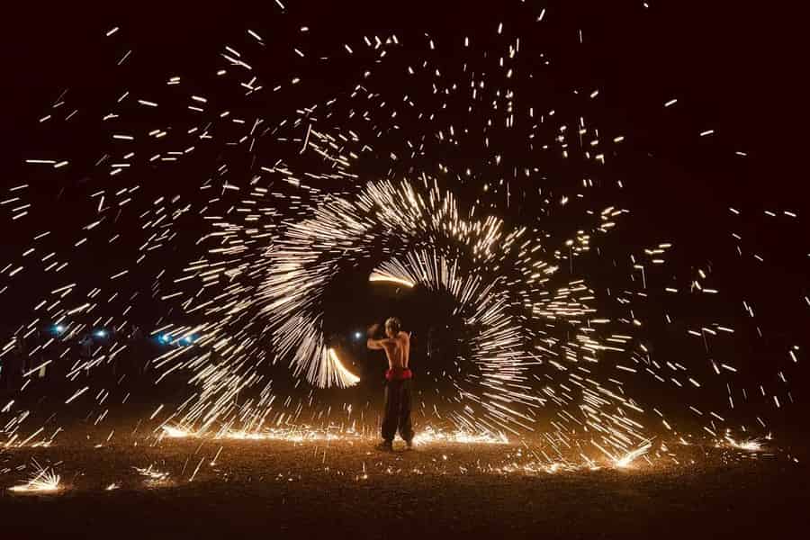 Sonnenuntergang in Agafay: Kamelritt, Abendessen & Feuershow – Jetzt buchen!. Foto: GetYourGuide