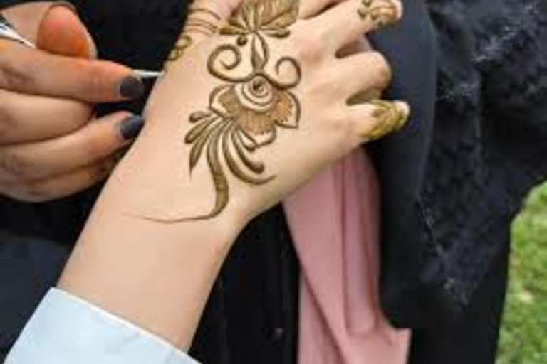 Coast: Shela Village Henna & Swahili Beauty Class with Lunch