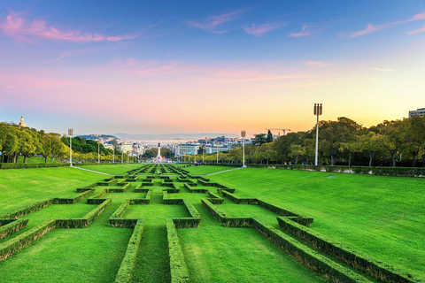 Lisbona: tour storico della città vecchia in Tuk Tuk.Giro guidato in tuk tuk di un'ora