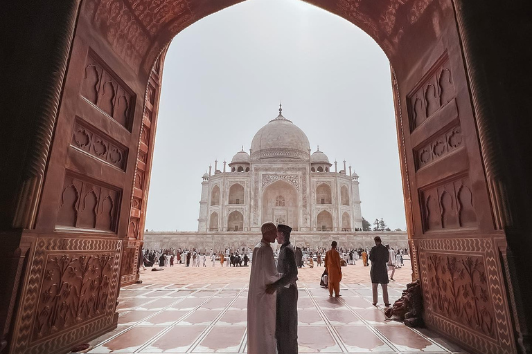 Ab Delhi: Private geführte Tour am selben Tag/Sonnenaufgang in AgraPrivate geführte Sonnenaufgang/Samstag Tour Agra von Delhi aus Auto