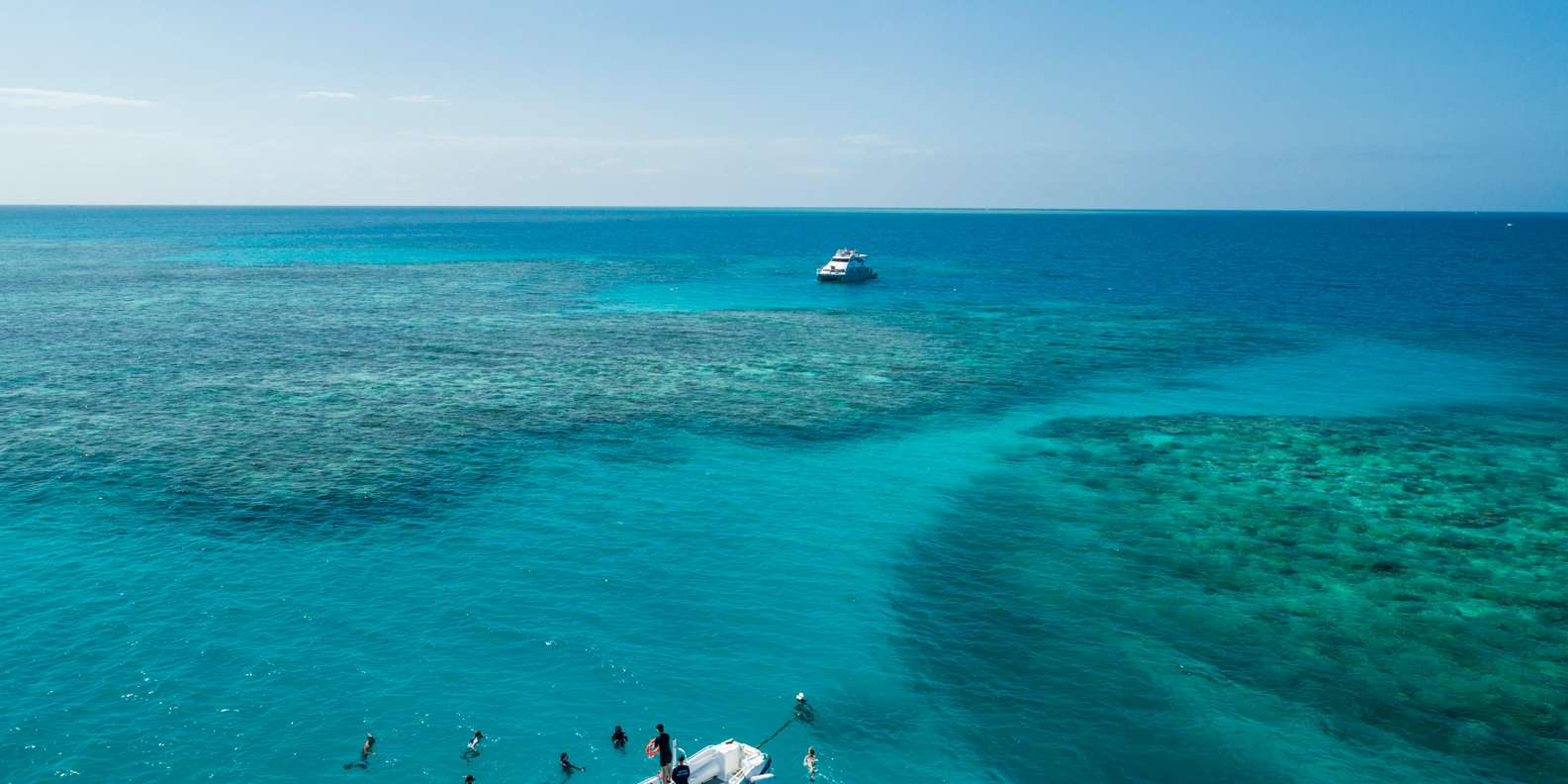 Cairns: Outer and Coral Cay Snorkel and Dive Cruise