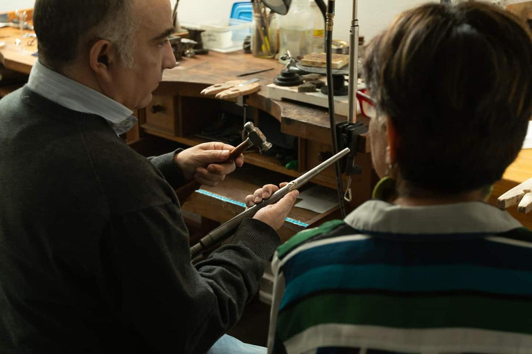 Craft your silver jewelry at an art shop in Valparaíso Create your silver jewelry in a Valparaíso art shop
