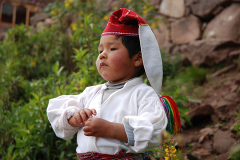 Besök Titicaca Treasures: Utforska flytande öar och Taquile