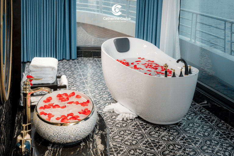 From Ha Noi: Ha Long Bay 3 Days 2 Nights 6 stars/ Bathtubs