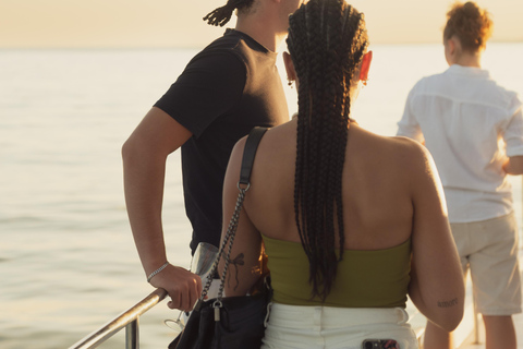Grau-du-Roi: Sunset Tapas & Live Music Cruise Tour Grau-du-Roi: Sunset tapas dinner cruise tour with live music