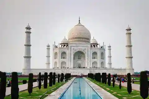 Da Delhi: Tour privato di Agra con ingresso veloce al Taj mahal