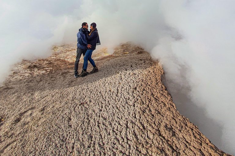 Uyuni: 3-Day Salt Flats, Lagoons, and Geysers Tour ENGLISH-SPEAKING GUIDE