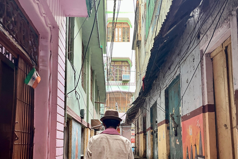 Varanasi: 12 Jyotirlinga Yatra – Guided Journey by Omvity