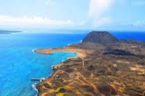 Isla de Lobos: Ferry + Mini Submarine Cruise + free time Fuerteventura Express: Transport & Ferry Lanzarote - Fuerteventura