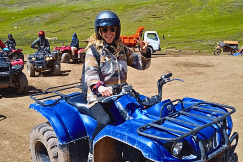 Da Cusco: Tour in ATV alla Montagna dell&#039;Arcobaleno con pastiATV personale