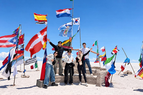 Uyuni: 3-Day Salt Flats Expedition to San Pedro de Atacama Uyuni Tour with Local Spanish Driver