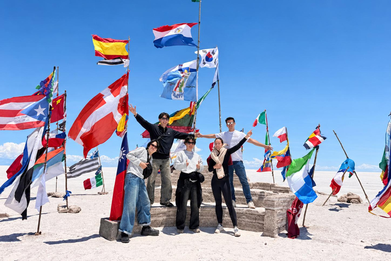 Uyuni: 3-Day Salt Flats Expedition to San Pedro de Atacama Uyuni Tour with Local Spanish Driver