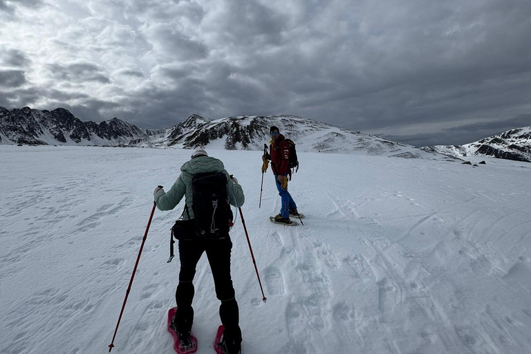 Pyrenees: Family Snowshoe Tour and Igloo Building