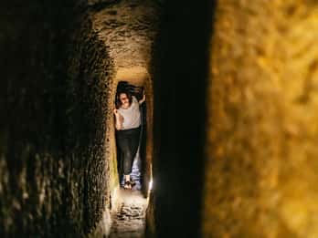 Naples: Spanish Quarters Underground Guided Tour