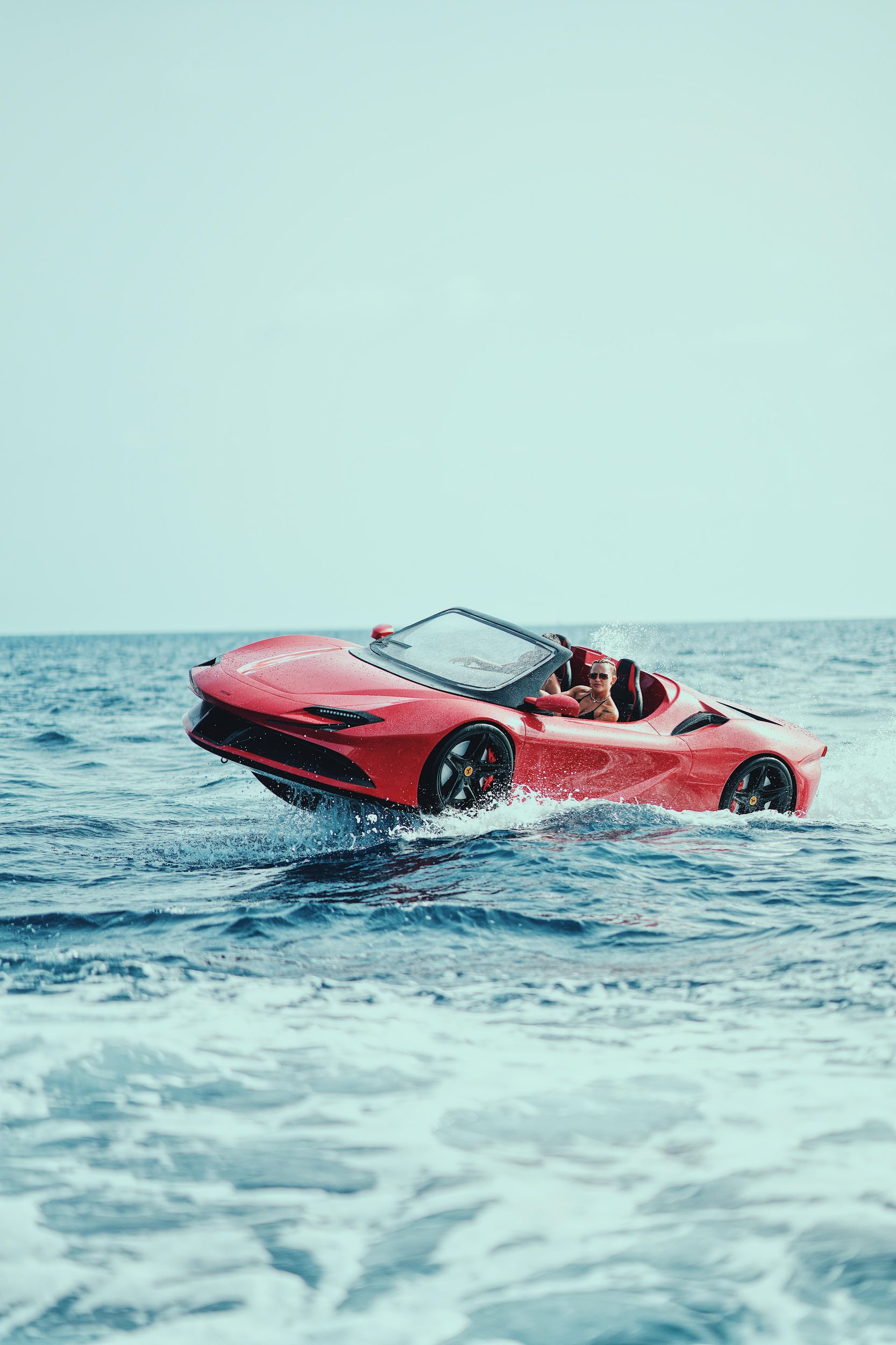 Ausflug im JetCars - Supersportwagen SVJ oder SF90 Wasser in Ibiza