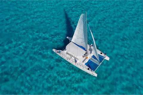 Van Riviera maya; catamaran alleen voor volwassenen naar isla mujeres