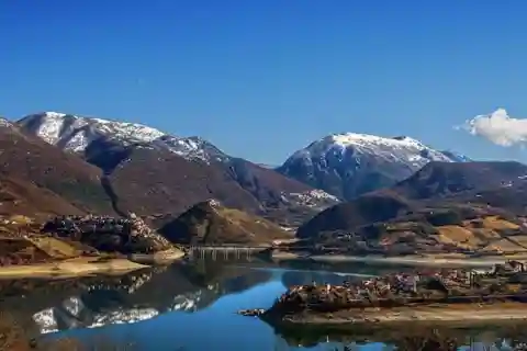 LAC DE TURANO : Randonnée, Château et Déjeuner, une excursion d'une journée à 1h de Rome