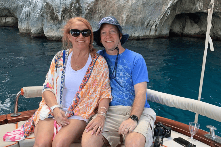 Amalfi: privésnorkelcruise op Capri en kust met brunchvanuit Amalfi: Capri & Amalfikust-boottocht met luxe boot