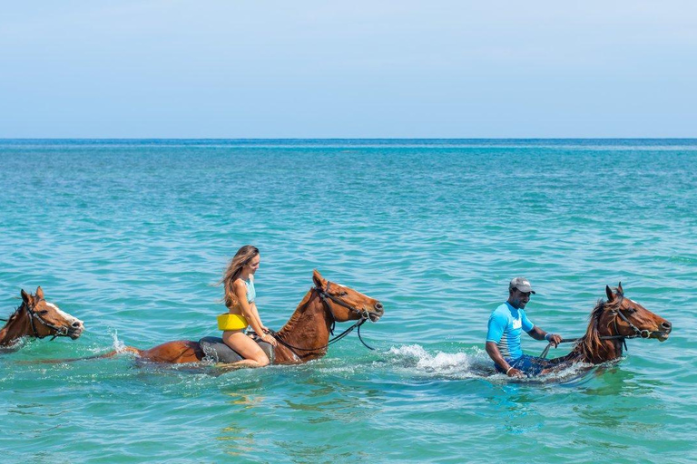 Montego Bay e Negril: Ocean Bamboo Rafting, Zip &amp; Horseback