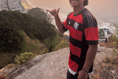 Rio de Janeiro: Morro Dois Irmãos Sunrise Hike Rio de Janeiro: Morro Dois Irmãos Sunrise Hike & Favela Tour